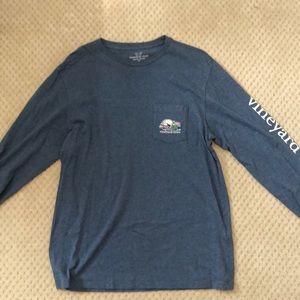 Men's Heather blue Vineyard Vines long sleeve t shirt snow boarder whale.